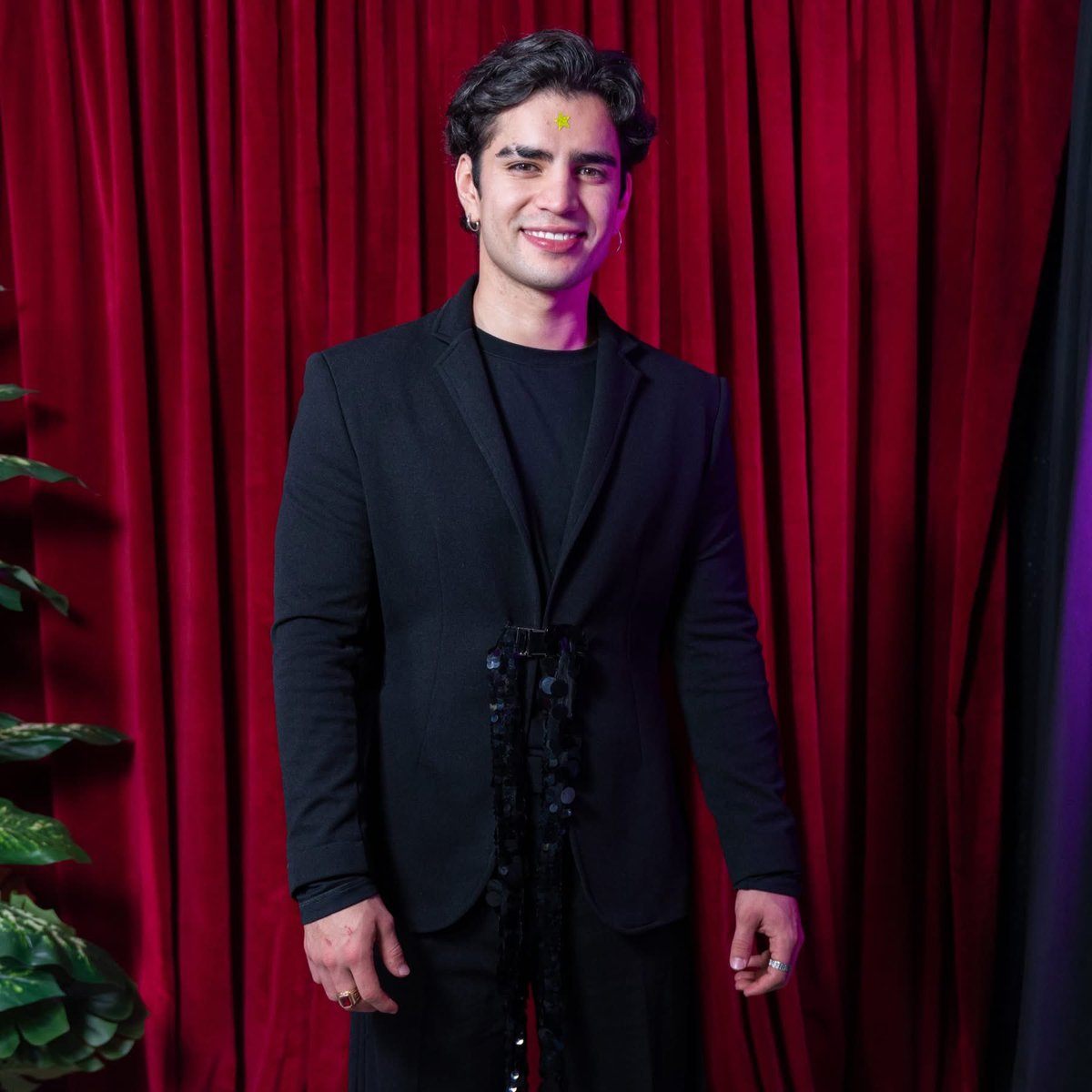 skyfvllofstrs's tweet image. AUNQUE LES ARDA, AARON MERCURY SALIÓ SIENDO EL PARTICIPANTE MÁS AMADO Y MÁS COBIJADO POR MILES DE MEXICANOS Y SOPORTEN SUS HATERS, PORQUE SUS FAVS JAMÁS TENDRÁN LO QUE AARON GANÓ.

AARON NUESTRO GANADOR.
#LaCasaDeAaron #NosVamosConAaron #Mercurials #AaronMercury