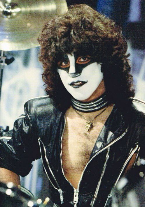 meinichi_bot1's tweet photo. 1991年11月24日　エリック・カー（Eric Carr）【ミュージシャン】
《KISS》
41歳没
#エリック・カー
#キッス
#KISS
#EricCarr https://t.co/rg5WVwx3Ua