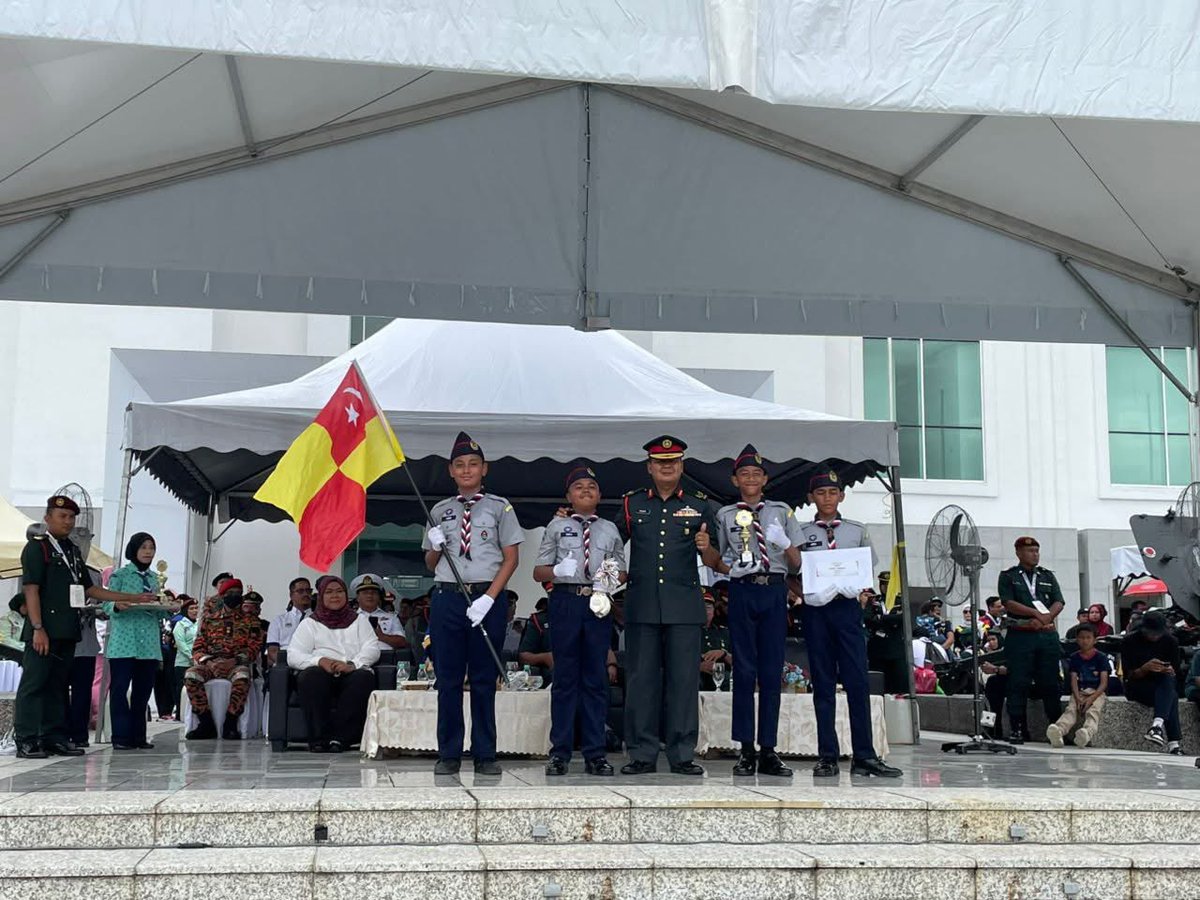 Aktiviti kawad kaki adalah untuk melatih disiplin, membentuk kerjasama berpasukan, memupuk semangat patuh arahan, serta meningkatkan ketahanan fizikal dan mental dalam kalangan peserta.

Syabas dan tahniah!

Kredit foto: PPM Daerah Gombak