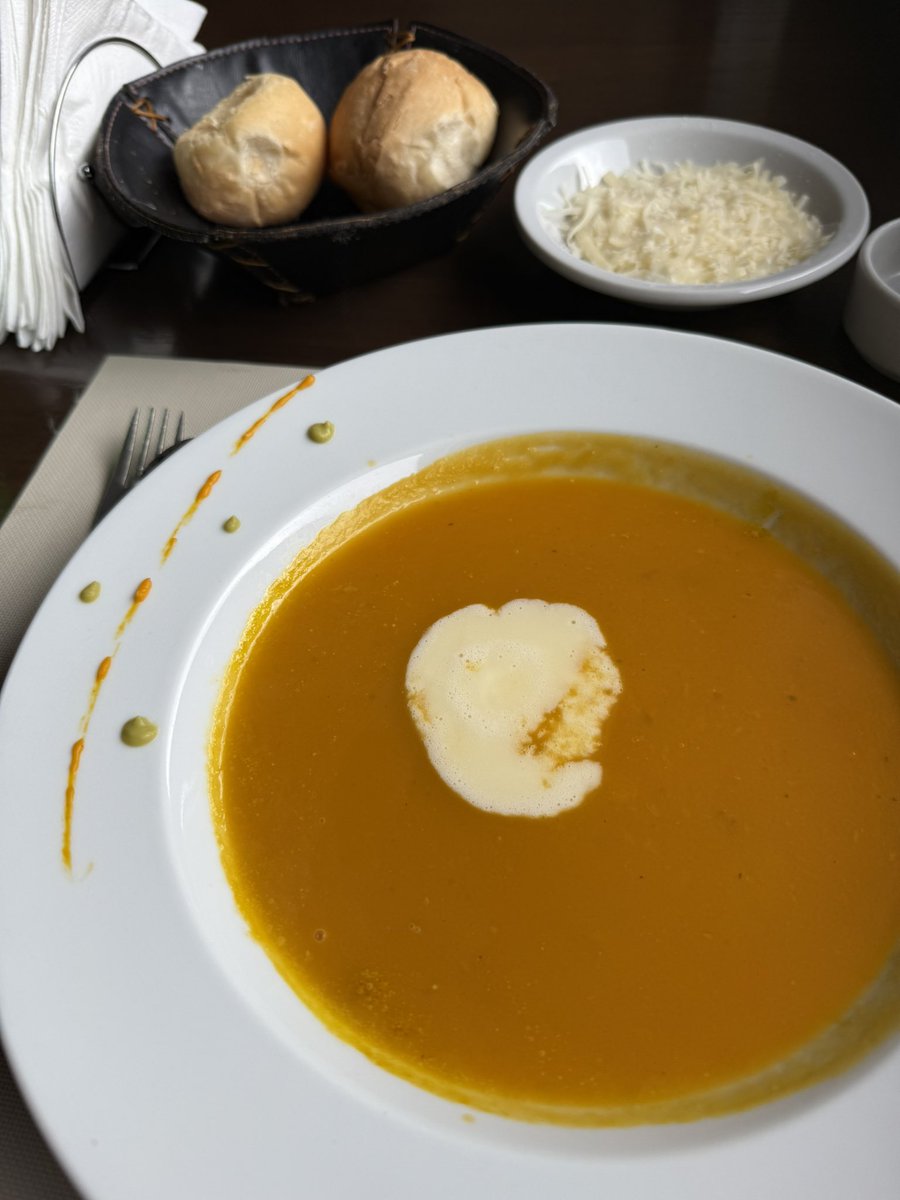 fahuerta94's tweet photo. today i walked 7 km and i had a pumpkin soup for dinner🍴 https://t.co/aaMWfffNmn