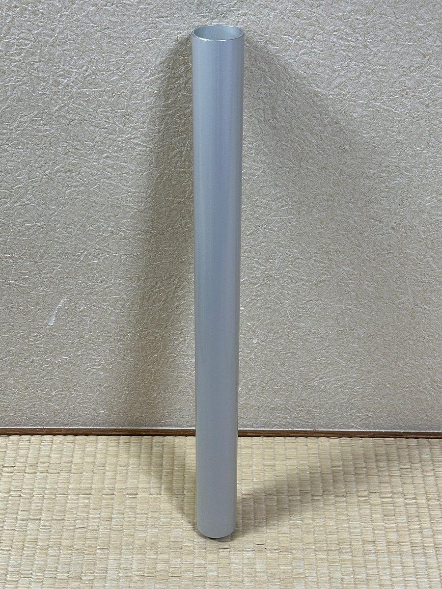 mactechlab's tweet photo. スターリンクMINIのアンテナ設置、場所は決定したつもりだが高さの影響はまだ確認していなかったので長さ60cmのアルミパイプ(外径48.6mm)を手に入れたので試すつもり…。今日は一日中雨なので明日にテストしてみたい👍
#mactechla https://t.co/4wQrYhPXlb