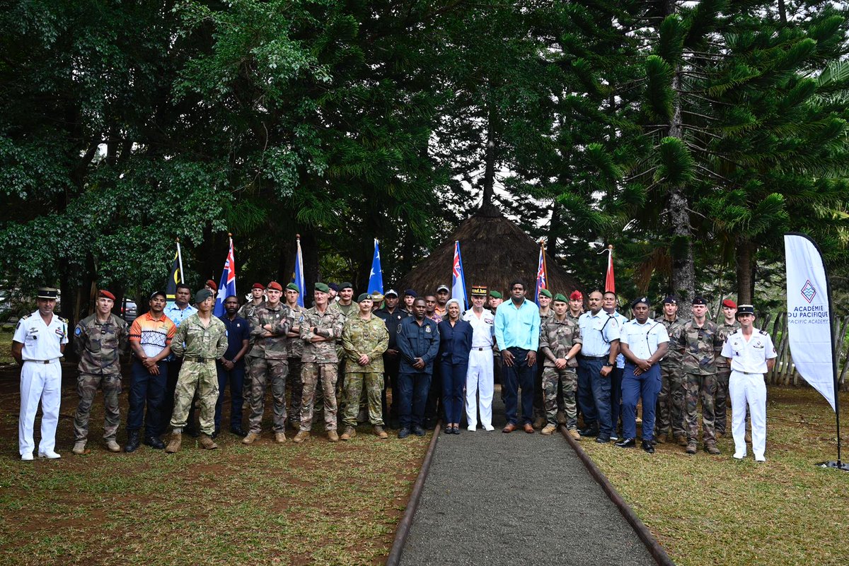 16-24 sept,<a href="/FANC_Officiel/">Forces Armées en Nouvelle-Calédonie (FANC)</a> ont organisé le LTC–Squad level dans le cadre de l’Académie du Pacifique
➡️20 stagiaires
➡️8 nations partenaires
➡️9 jours de formation exigeante
Objectif:développer le leadership&amp;renforcer l’#interopérabilité des forces du Pacifique Sud #Coopération