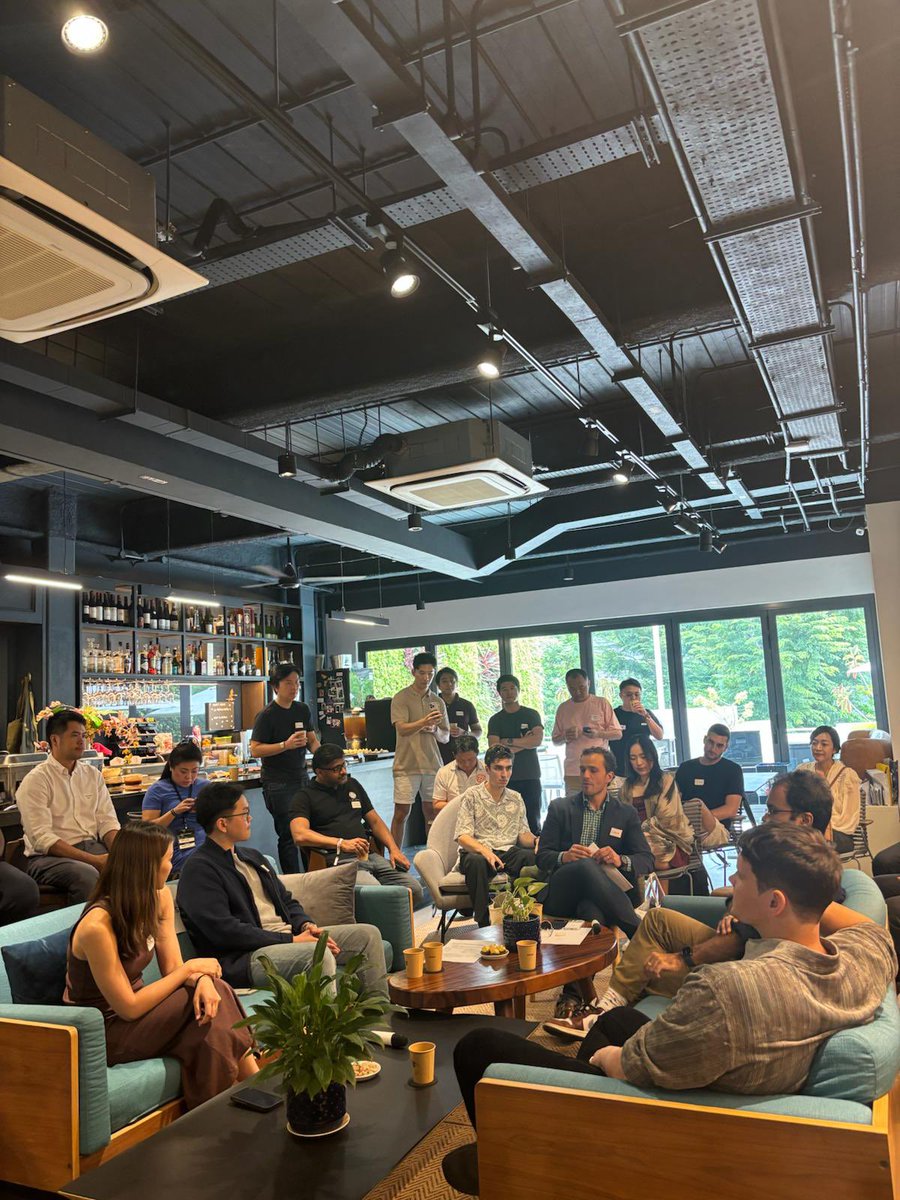 DCGco's tweet image. Thanks @ocularvc for hosting an intimate deAI roundtable that explored both the frictions and momentum driving innovation at the intersection of crypto &amp;amp; AI

Our own Simon Koster led a riveting discussion featuring perspectives from
founder/builders @const_reborn +…