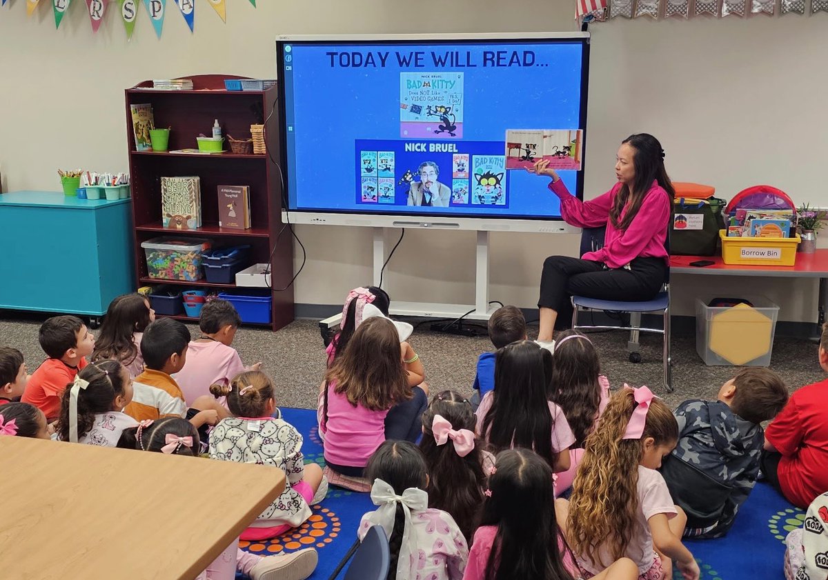 TISDCPES's tweet photo. We PINKy promise to be safe online. Wildcats showing our Digital Citizenship. #TISDDigCit #TISDEdTech @TISD_Libraries @TomballISD @TISD_DLD https://t.co/HFtQgIPP5x