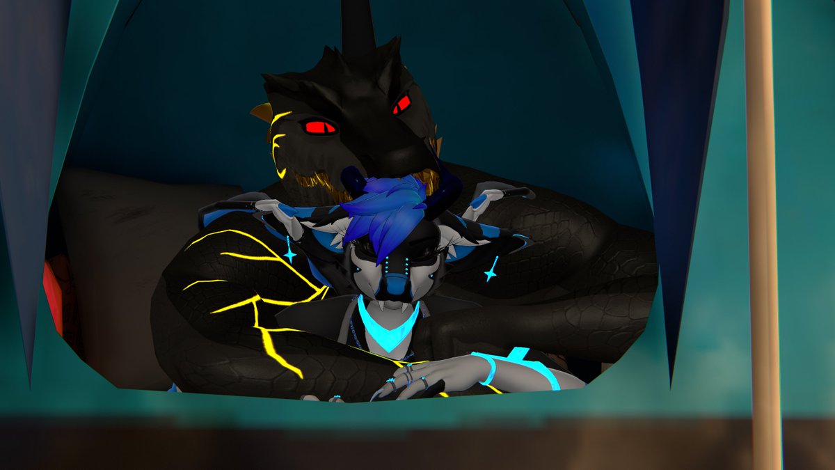 I'm a little to big to fit in the tent with <a href="/marvel_mischief/">Marvel_Mischief 🔜 MFF</a> 

#VRhat #crocodile