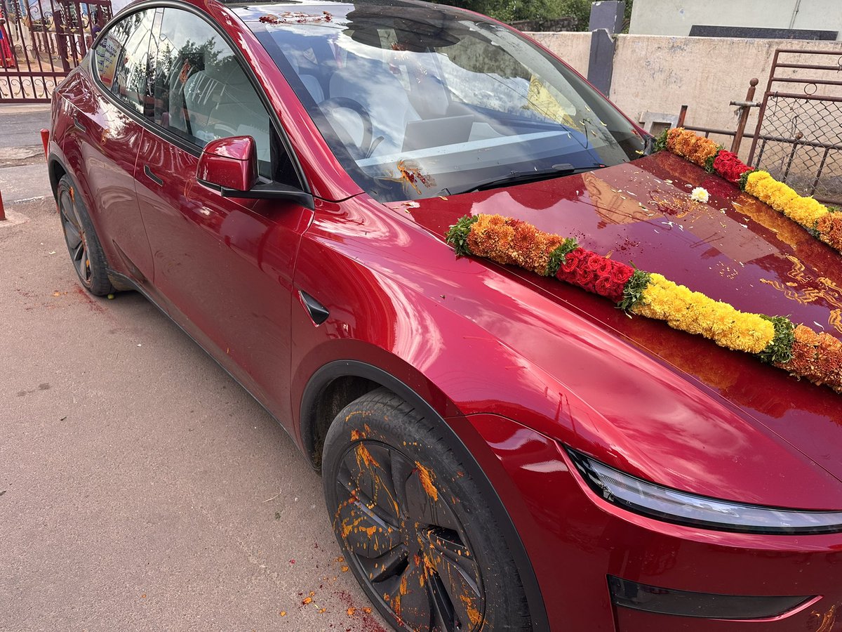 drpraveenkoduru's tweet image. No car , including Tesla, can get a five star safety rating in Indian culture, unless a vahan Pooja is done @elonmusk @TeslaClubIN @Tesla_India 😀🙏🏻😛