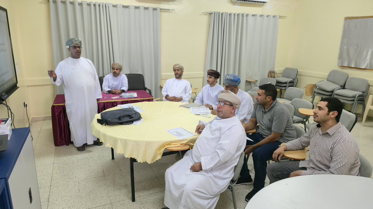 EduGovDkh4307's tweet photo. أقامت جماعة الرياضيات بالمدرسة مشغلا عن ملخص أدوات التقويم في مادة الرياضيات ،عقد المشغل في قاعة إشراقة.
#تعلم_مستدام 
#تعليمية_الداخلية https://t.co/beeUZcGuTB