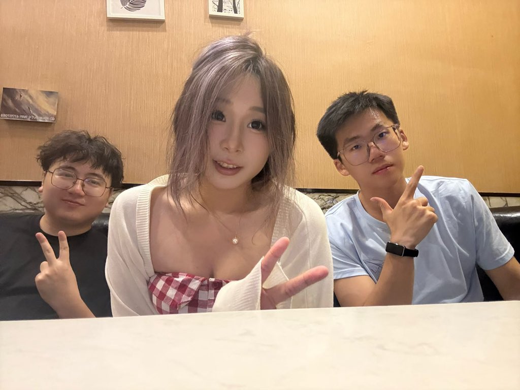 wt1_19's tweet photo. 又是快乐聚会啦！ https://t.co/yDgikLl1no