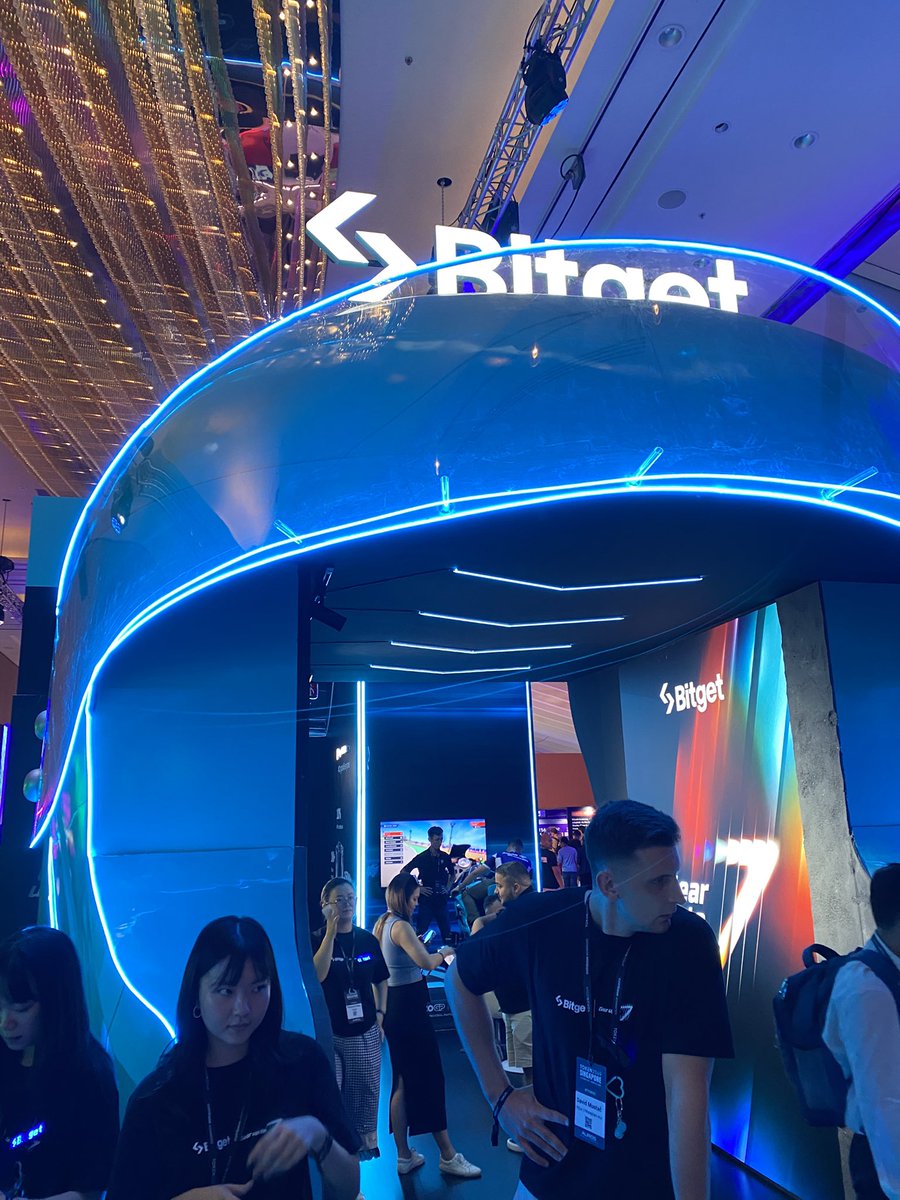 MejCillo's tweet photo. Celebrating #BitgetTurns7 here at #Token2049 🎉

Happy 7th birthday @bitgetglobal! 🎂

#GearUpTo7 #EventWithBitget https://t.co/Z8XKvaaxvC