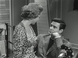 merlinpapin3's tweet photo. .@FredOL69007 .@tbarnaud Voici mon TOP12 des films du Réalisateur #JacquesBecker
12 – Rue de l'Estrapade de Jacques Becker (1953) avec Anne Vernon Louis Jourdan Daniel Gelin Françoise Honorat Micheline Dax Jean Servais
Françoise, l'épouse d'Henri Laurent, un pilote de course, apprend par une amie que son mari la trompe. Elle le quitte va habiter dans un meublé, rue de l'Estrapade. Là, elle rencontre Robert, un musicien sans le sou qui tente de la séduire. Bien que troublée, elle restera fidèle à son mari, vers qui elle reviendra.