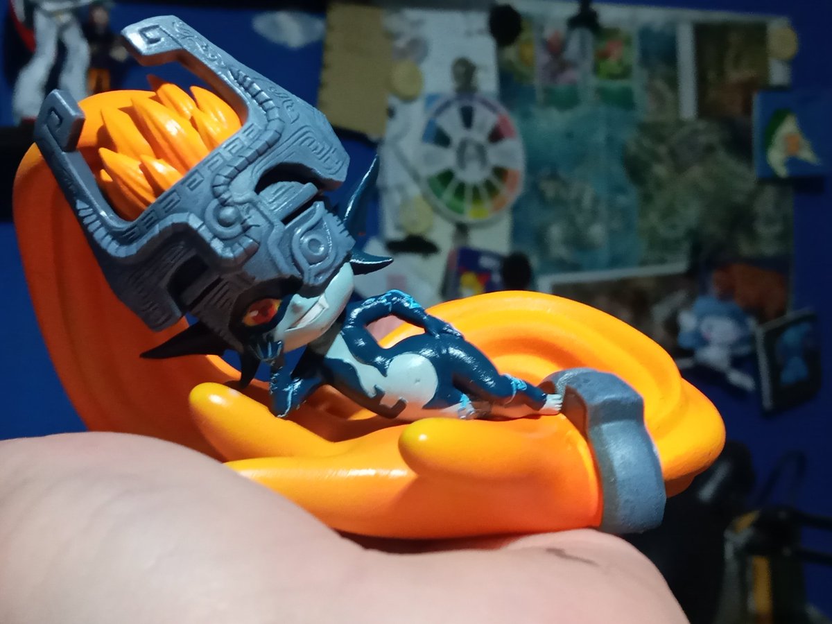 Forgot to post this Midna garage kit I painted recently. Gotta keep my muse on my desk