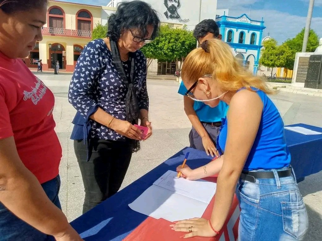 FeuGranma's tweet photo. Y ya nuestros muchachos de primer año de las diferentes carreras de nuestra @Universidad_UDG ingresaron oficialmente a las filas de nuestra FEU, juntos podremos decir #AquiMeHagoFidelista
#FEUXCuba https://t.co/rBIpDS8h7p