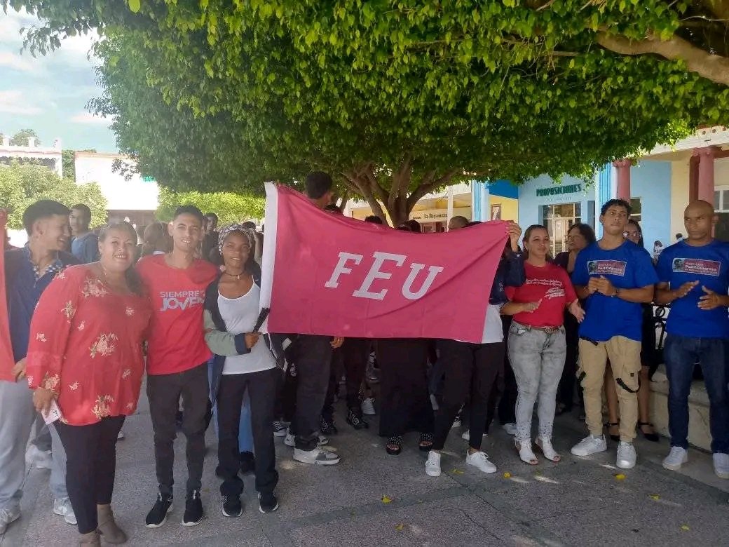 FeuGranma's tweet photo. Y ya nuestros muchachos de primer año de las diferentes carreras de nuestra @Universidad_UDG ingresaron oficialmente a las filas de nuestra FEU, juntos podremos decir #AquiMeHagoFidelista
#FEUXCuba https://t.co/rBIpDS8h7p