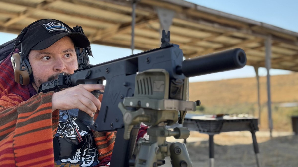 DasNightman's tweet photo. This months been pretty cool, got to shoot some fancy guns! https://t.co/vKZoyRFU7a