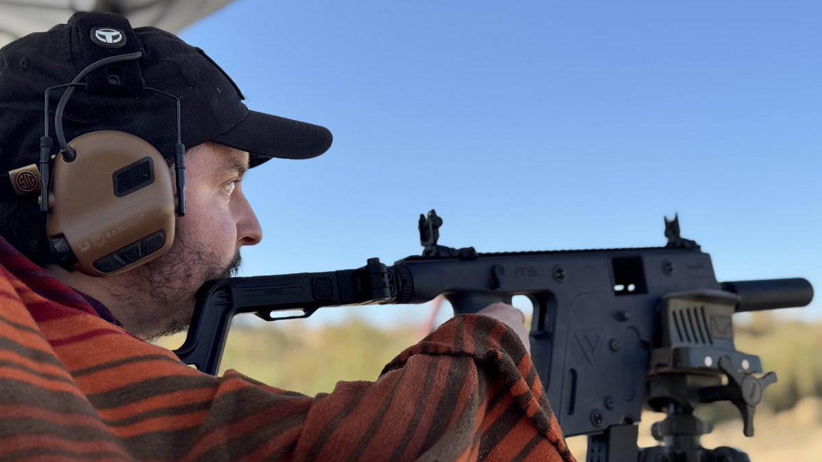 DasNightman's tweet photo. This months been pretty cool, got to shoot some fancy guns! https://t.co/vKZoyRFU7a
