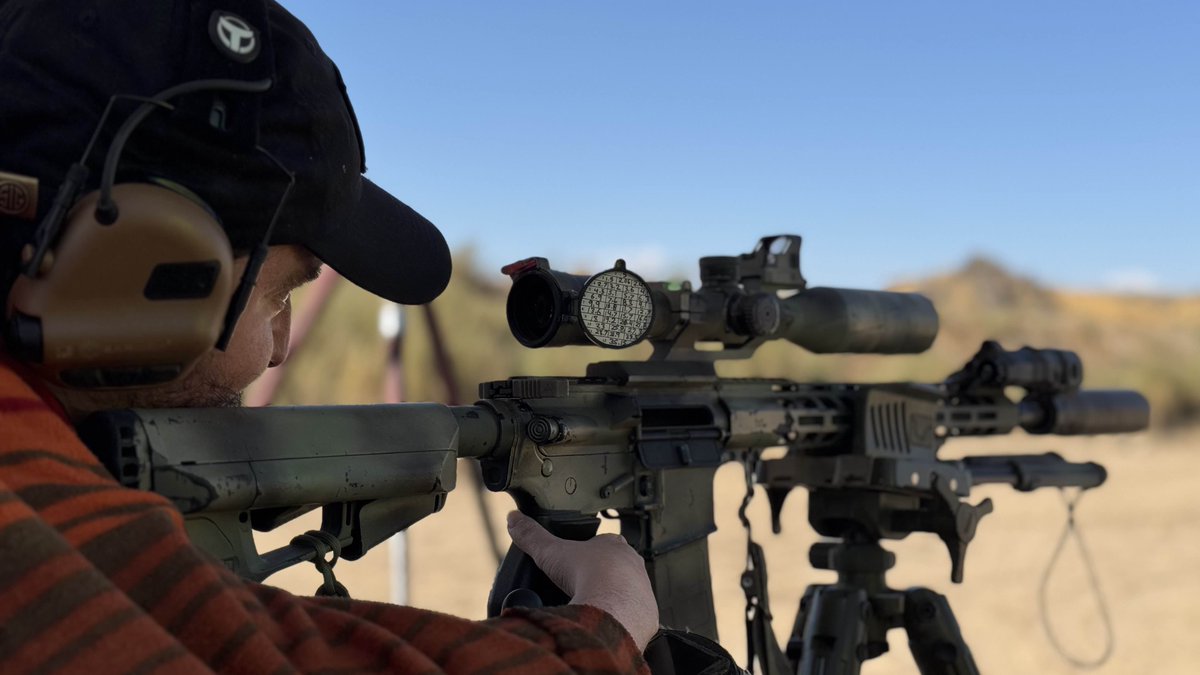 DasNightman's tweet photo. This months been pretty cool, got to shoot some fancy guns! https://t.co/vKZoyRFU7a