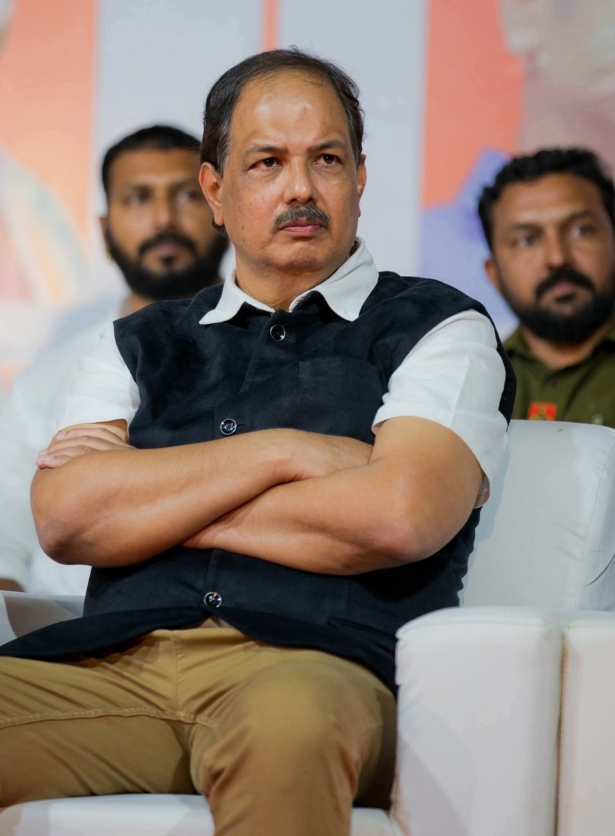 “अहद ऑस्ट्रेलिया तहद कॅनडा अवघा मुलुख आपला” हा विचार तरुणांमध्ये रुजवून त्यांना जागतिकीकरण, खाजगीकरण, उदारीकरण या विषयांचे ज्ञान देणारे मार्गदर्शक, संभाजी ब्रिगेडचे प्रदेशाध्यक्ष मा.प्रवीणदादा गायकवाड यांना जन्मदिनाच्या मनःपूर्वक शुभेच्छा...❤️ 💐