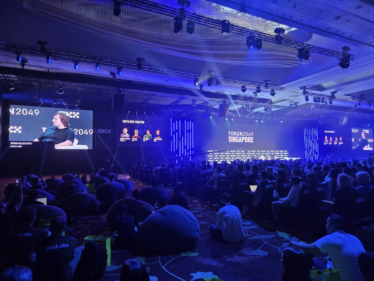 jaschlan's tweet photo. #token2049 #aave https://t.co/4lnntgHil7