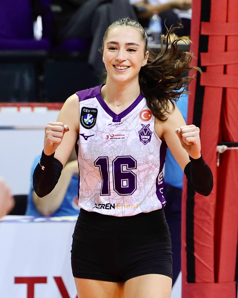 Flyman3166's tweet photo. Saliha Şahin! #flyman820 #salihaşahin https://t.co/kLx4jlnzaj