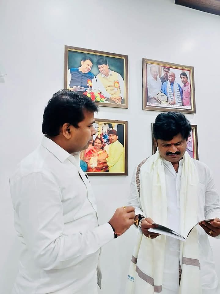 जत (सांगली) विधानसभा मतदारसंघाचे आमदार, आमचे मित्र श्री गोपीचंद पडळकर जी यांना वाढदिवसाच्या हार्दिक शुभेच्छा!

<a href="/GopichandP_MLA/">Gopichand Padalkar</a> 

#HappyBirthday #GopichandPadalkar #jatconstituency #AmitGorkhe