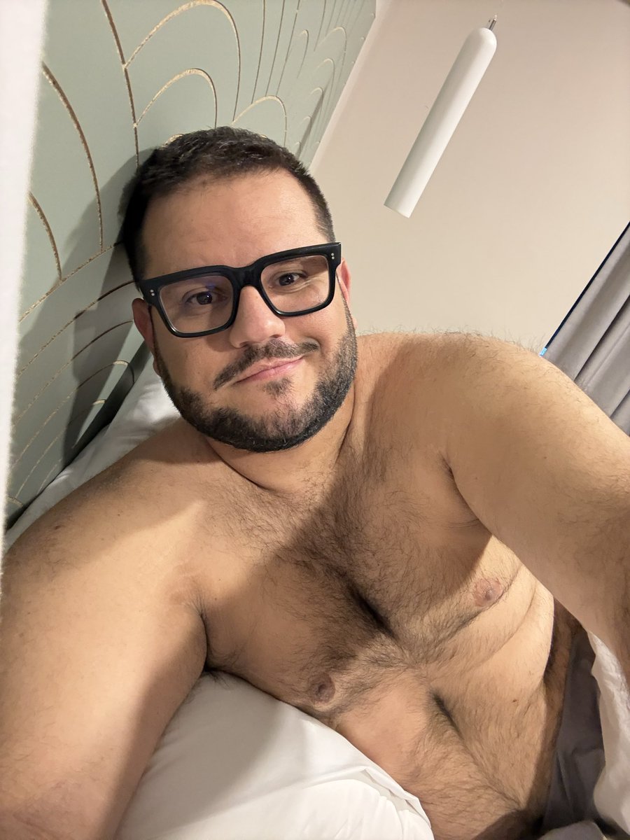 PipeArango's tweet photo. Hasta mañana que este pechito disque madruga al gym jajjajaja!!! https://t.co/cy0HVrLIUS