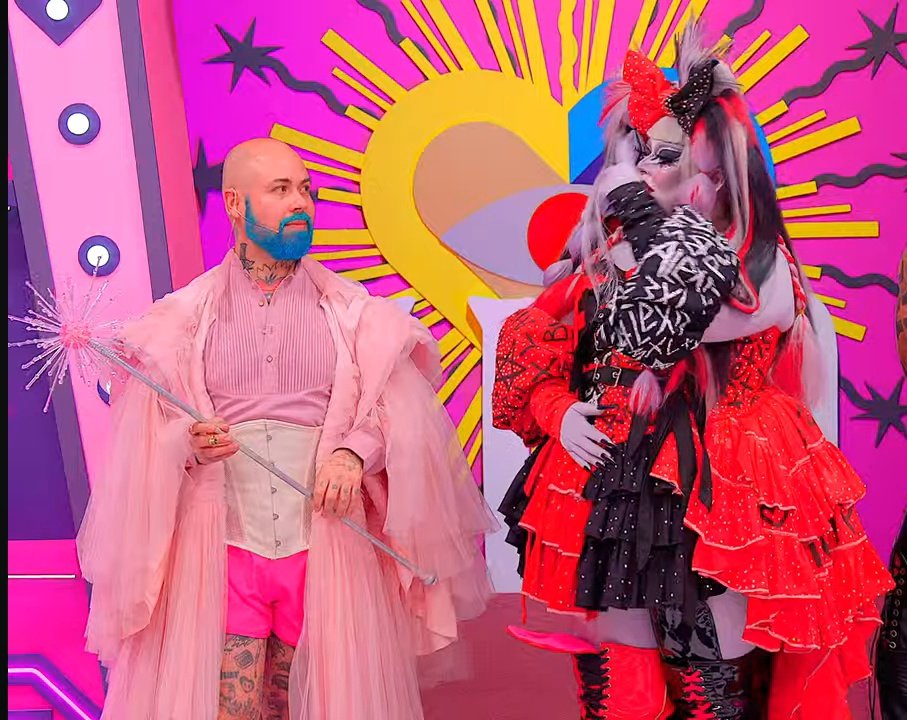 Otro año más en el que Alexis 3XL devora y Juan Carmona tiene salud 
#LaMasDraga #LaMasDraga7 #ElSeptimoSello #LMD