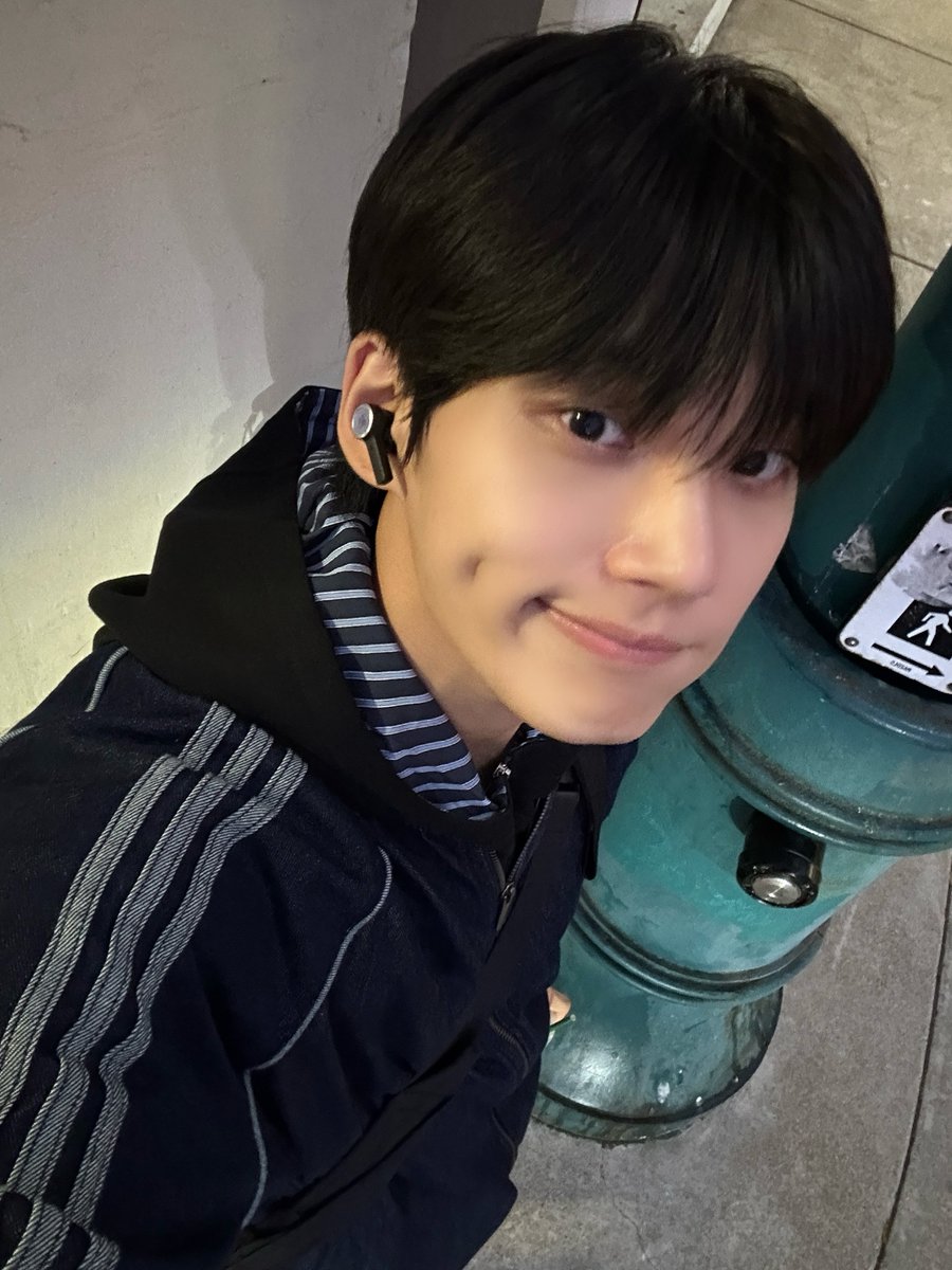 EVNNE_official's tweet image. 해지기 전에 들어오기

#EVNNE #이븐
#박한빈 #PARKHANBIN