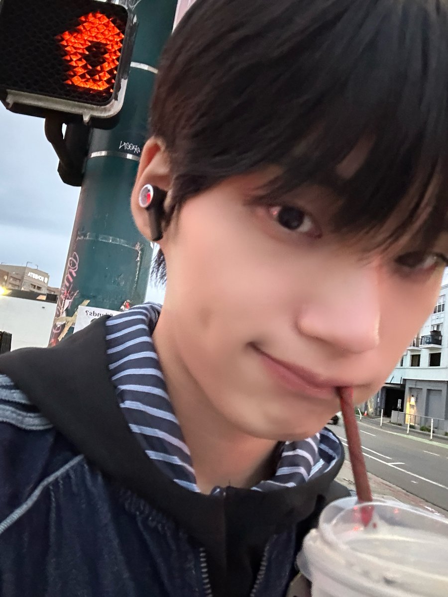 EVNNE_official's tweet image. 해지기 전에 들어오기

#EVNNE #이븐
#박한빈 #PARKHANBIN