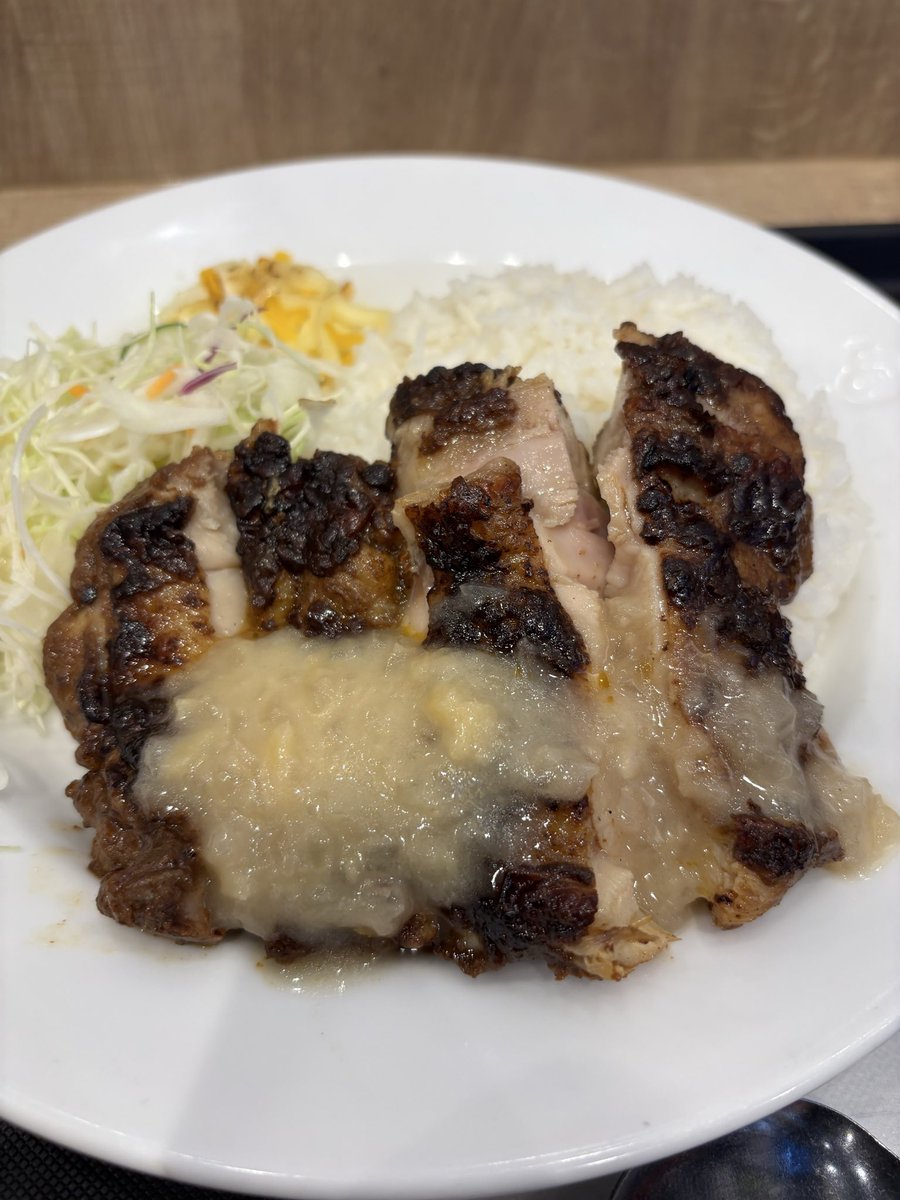 waka2000's tweet photo. 松屋のジャークチキン
巷では賛否両論みたいだけどこれは自分好みや。ソースが濃厚でご飯が進む。カスカスの松屋白米とも相性が抜群。 https://t.co/19UjBLkZG4