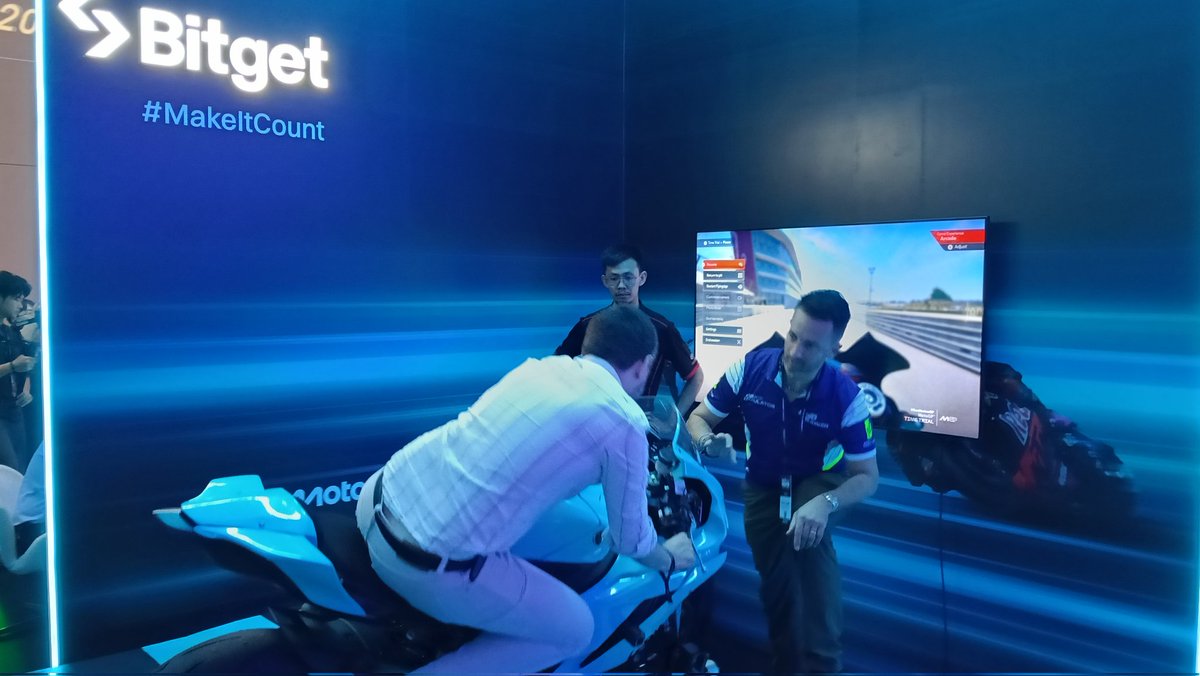 nemolang88's tweet image. Celebrating #BitgetTurns7 here at #Token2049 🎉
Happy 7th birthday @bitgetglobal! 🎂
#GearUpTo7 #EventWithBitget