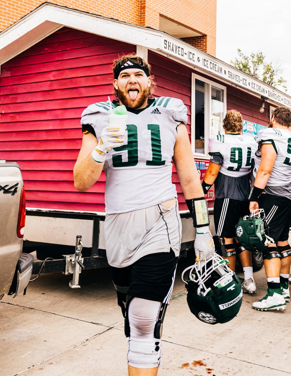 NWBearcat_FB's tweet image. Brining the summertime vibes all season long 😎

Thanks @koolkatsville for coming out tonight! 

#OABAAB || #NWMSU || #RISE