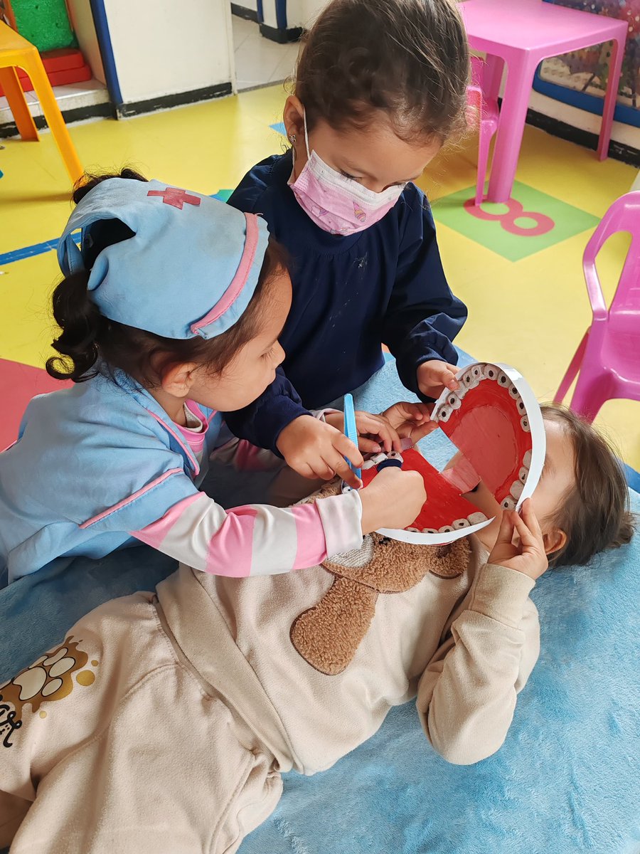 integracionbta's tweet photo. 🪥😁 Cepillatón al Socorro
En el Jardín Infantil Perpetuo Socorro – Kennedy celebramos la Semana de la Salud Oral 2025 con #Cepillatón #SonrisasViajeras #SonreiresBienestar.
Niñas y niños aprenden que sonreír también es cuidarse. 💛👧👦 https://t.co/un5xnZSec2