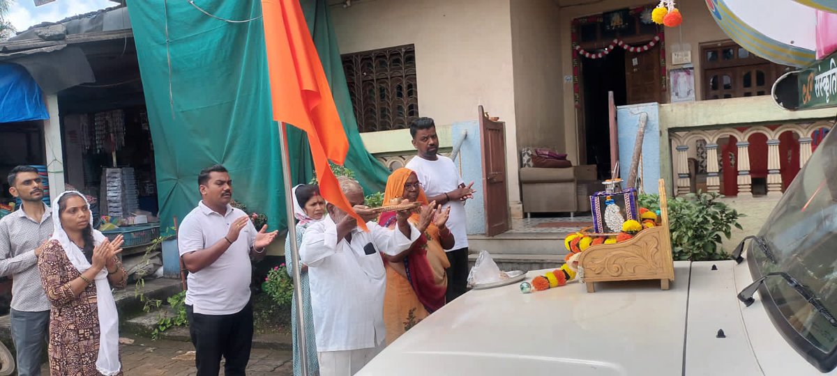 संस्कृति रक्षा हेतु ज्योत यात्रा #वापी :
पूज्य गुरुदेव द्वारा प्रज्वलित अखंड ज्योत द्वारा हर घर ज्योत जगाओ अभियान के अंतर्गत बोंटा(सिलवासा),सुकलबारी,मोटा पोंढा,कवाल,सरई,ममकवाडा,मांडा,निकोली आदि क्षेत्रों में यात्रा की गई,भक्तों ने सेवा‌ ,साधना में आगे‌ बढ़ने का शुभ संकल्प लिया ।