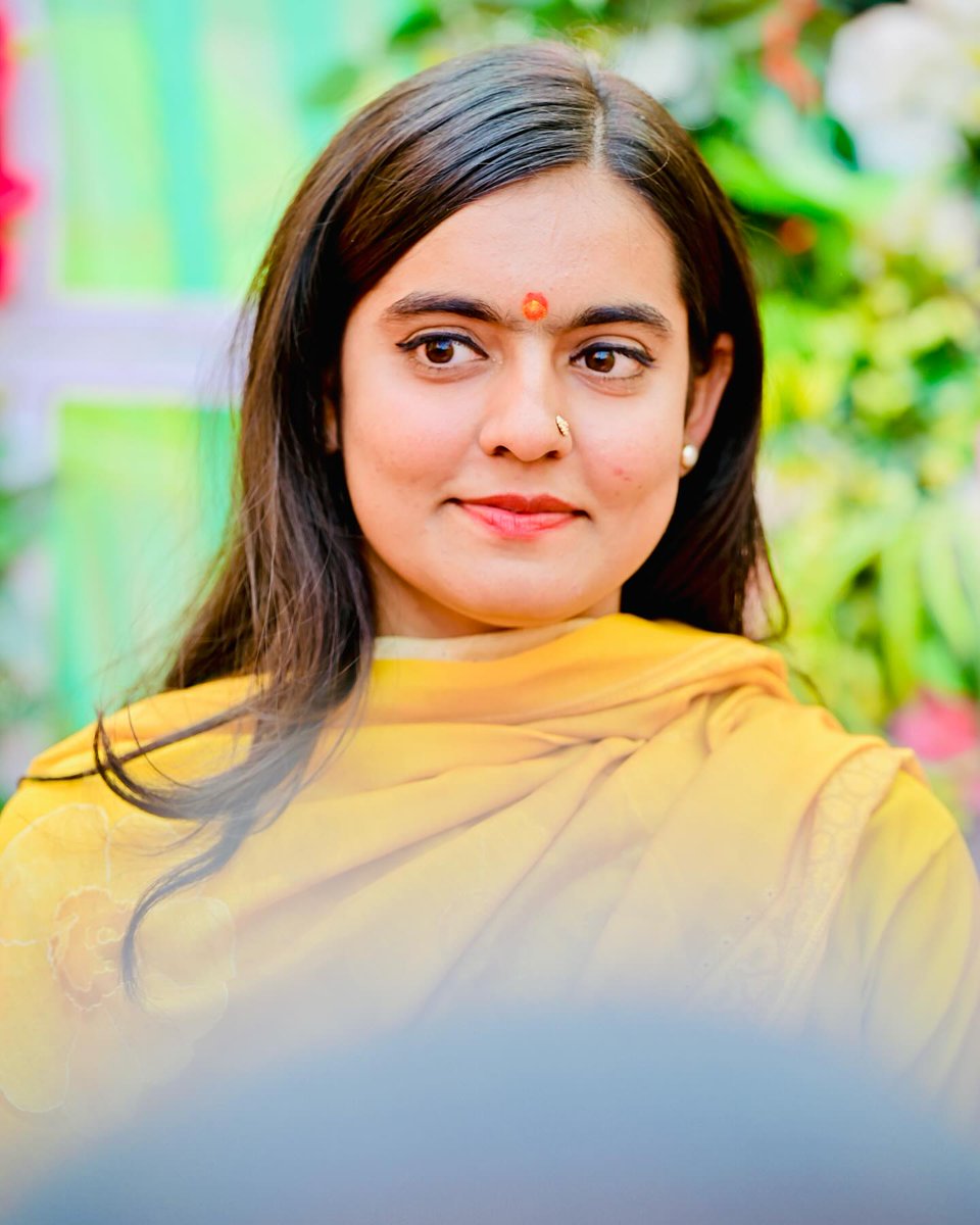 एक झूठा नकल प्रकरण जो कुछ ही समय में बड़ी राजनैतिक पार्टियों के राष्ट्रीय पदाधिकारियों द्वारा ट्वीट किया गया... जो राष्ट्रीय मुद्दे भी 5 दिन बाद ट्वीट करते हैं.. 
मारवाड़ के साधारण गांव की इस बेटी से आखिर इतनी जलन किसको हैं... ? जरूर यह कोई बड़ा षड्यंत्र है...
<a href="/PoonamBhatis/">Poonam Bhati</a>