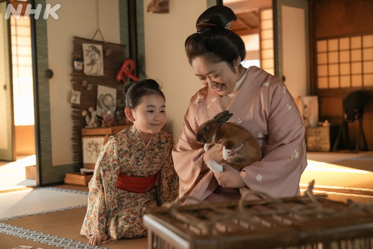 ずっと立ち尽くしていた司之介さんが、一歩踏み出したことが嬉しいフミさんです。

勘右衛門さんを演じる小日向さんが「フミさんは松野家の要」とおっしゃっていました。
フミさんの優しい笑顔が、松野家を支えてくれています。

#池脇千鶴 #福地美晴
#ばけばけ