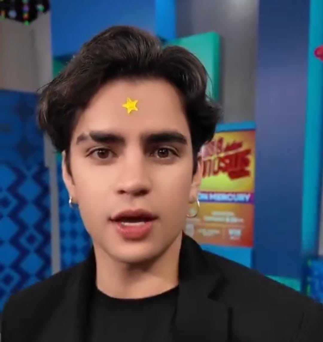 alltheetruthx's tweet image. Ya se quitó su estrellita porque no le dejan tenerla en la gala 😿pero les dejo esta imagen donde se ve bien bonito con ella✨❤️‍🩹 

AARON NUESTRO GANADOR 
NOS VAMOS CON AARÓN 
#AaronMercury #LaCasaDeAaron