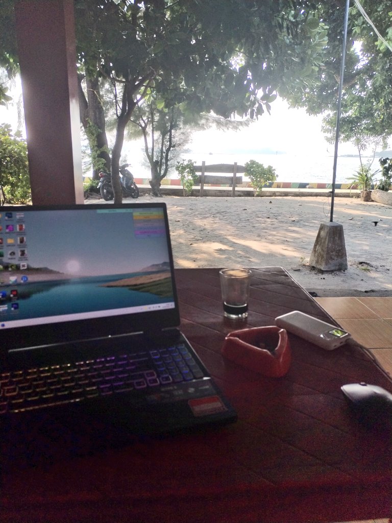 Minggu lalu saya berkesempatan belajar banyak dengan teman-teman dosen dan mahasiswa Geodesi dan Elektro ITB yang mengadakan Field Work kerjasama ITB dan HCU di Pulau Pramuka.

Teman-teman ITB membuat kreasi ROV bawah air dengan dana low budget dan berhasil, ROV-nya mampu