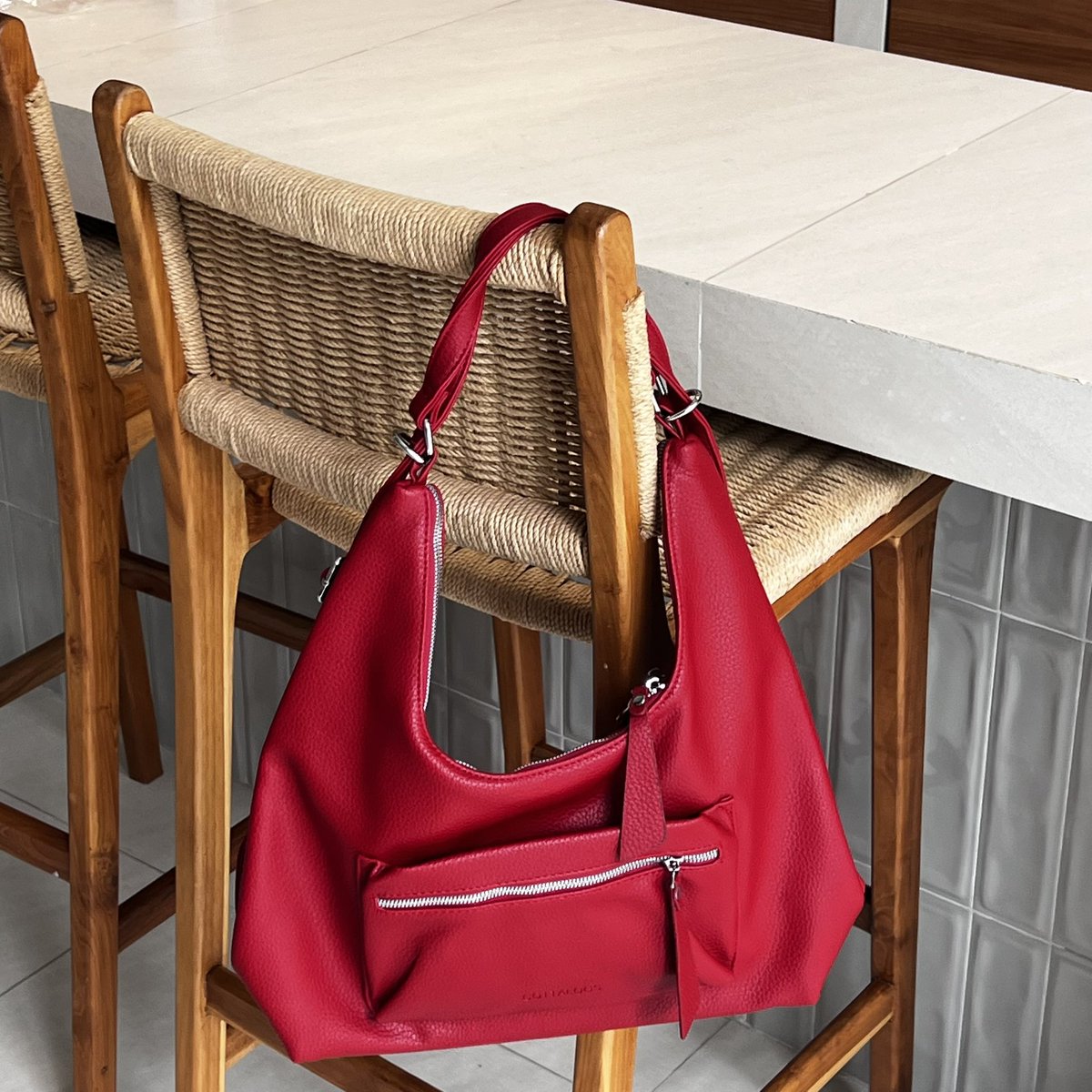 nchdaq's tweet image. กดกระเป๋า cottalogs ใบใหม่มาและใช้มาเกือบเดือน เชียร์ค่ะหนังดีมาก ทน สวย รุ่นนี้กดสีแดงมา สะพายได้กี่แบบไม่รู้อะเยอะไปหมด น่ารักมากและโคตรจุ🍅🍅🍅