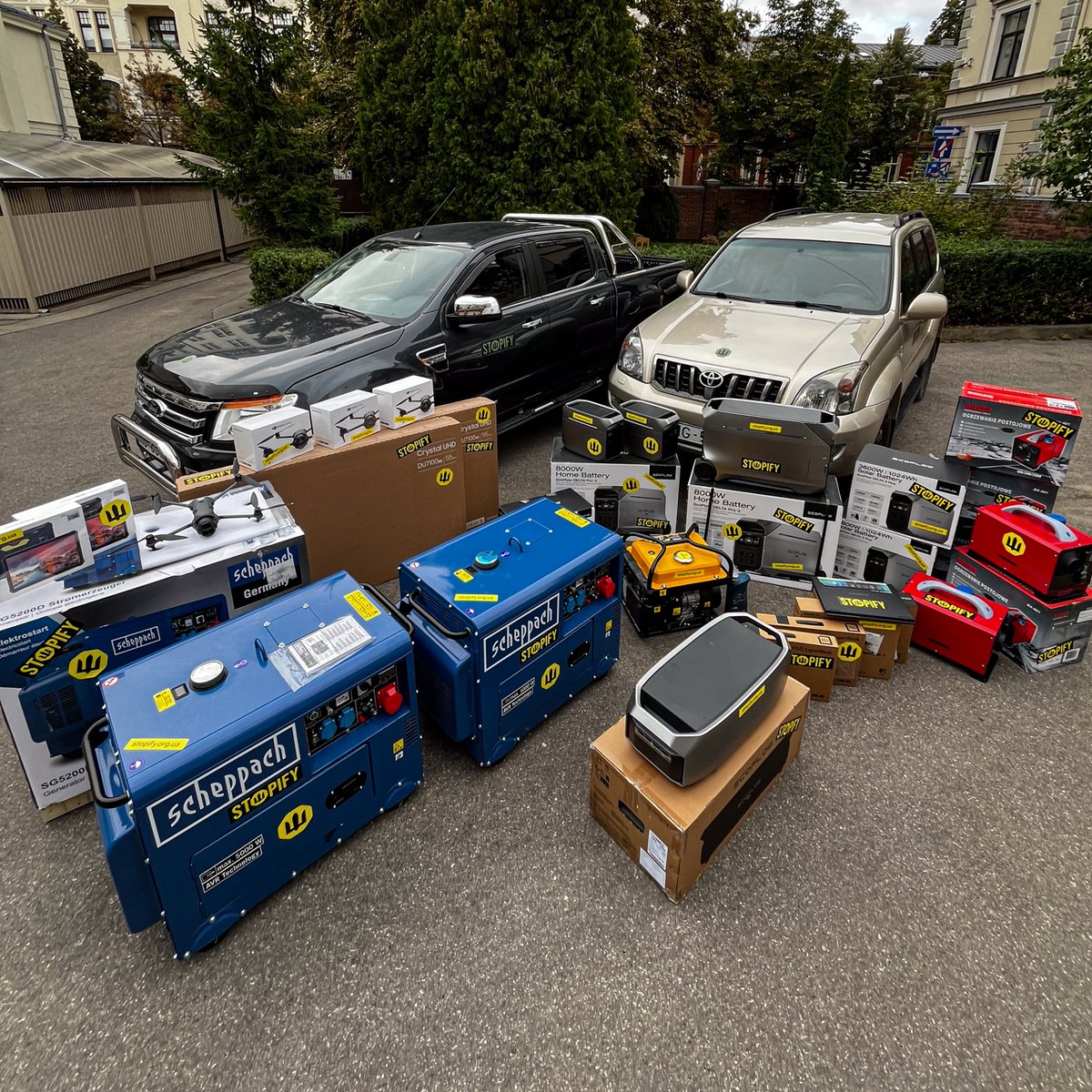 stopify_org_ua's tweet image. Our latest shipment includes a pickup truck, a SUV, two large diesel generators, one inverter generator, three DJI Mavic 4 Pro drones, five charging stations of various capacities plus one external battery, two monitors, two tablets, four laptops, and seven autonomous heaters.