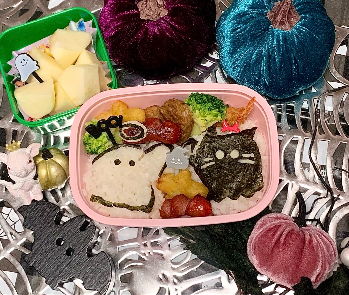 Halloween lunch🎃⋆͛*͛ ͙͛
今回の娘からのキャラ弁リクエストは、
オバケーヌ👻💜
