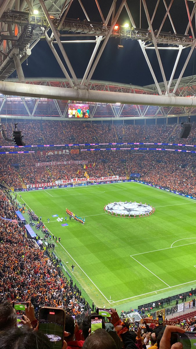 Yine bir İngiliz, yine hala çınlayan kulaklar.
Teşekkürler Galatasaray