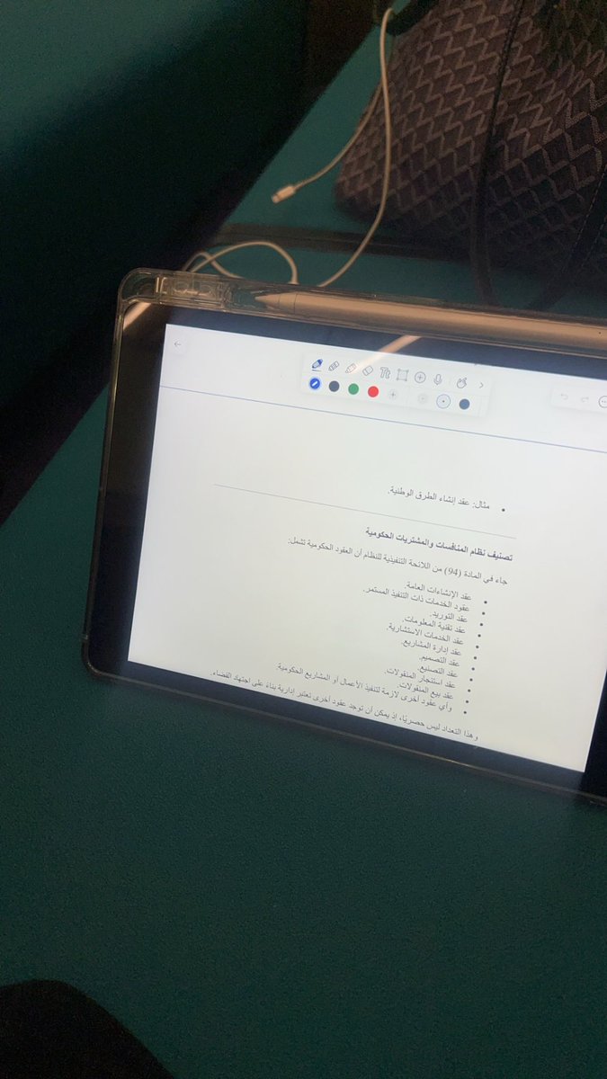 بعد ٣ ساعات اختبار الدكتورة التونسيه
دكتورة وحده كفيله بانها تخليني اكره دوله كامله