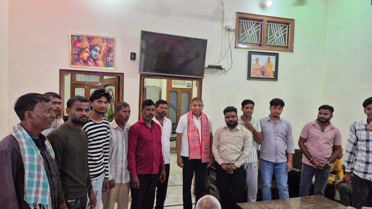 📍 जनता दर्शन 

आज कैंप कार्यालय नहटौर पर आए भारतीय जनता पार्टी के पदाधिकारियों एवं क्षेत्रवासियों से भेंट कर उनकी समस्याएं सुनीं। समाधान की दिशा में त्वरित कार्यवाही के लिए संबंधित अधिकारियों को निर्देश दिया।

जनसेवा हमारे लिए सिर्फ एक ज़िम्मेदारी नहीं, बल्कि एक पुनीत संकल्प है.