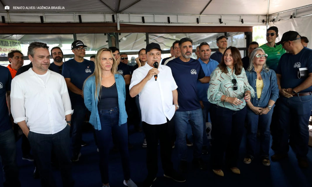 PDNewsBR's tweet image. Ibaneis Rocha é homenageado por ações em prol do Corpo de Bombeiros

politicadistrital.com.br/ibaneis-rocha-…

#CBMDF #CORPODEBOMBEIROS #FUNDOCONSTITUCIONAL #GDF #HOMENAGEM #IBANEISROCHA #REAJUSTESALARIAL #ROOSEVELTVILELA #SEGURANçAPúBLICADF