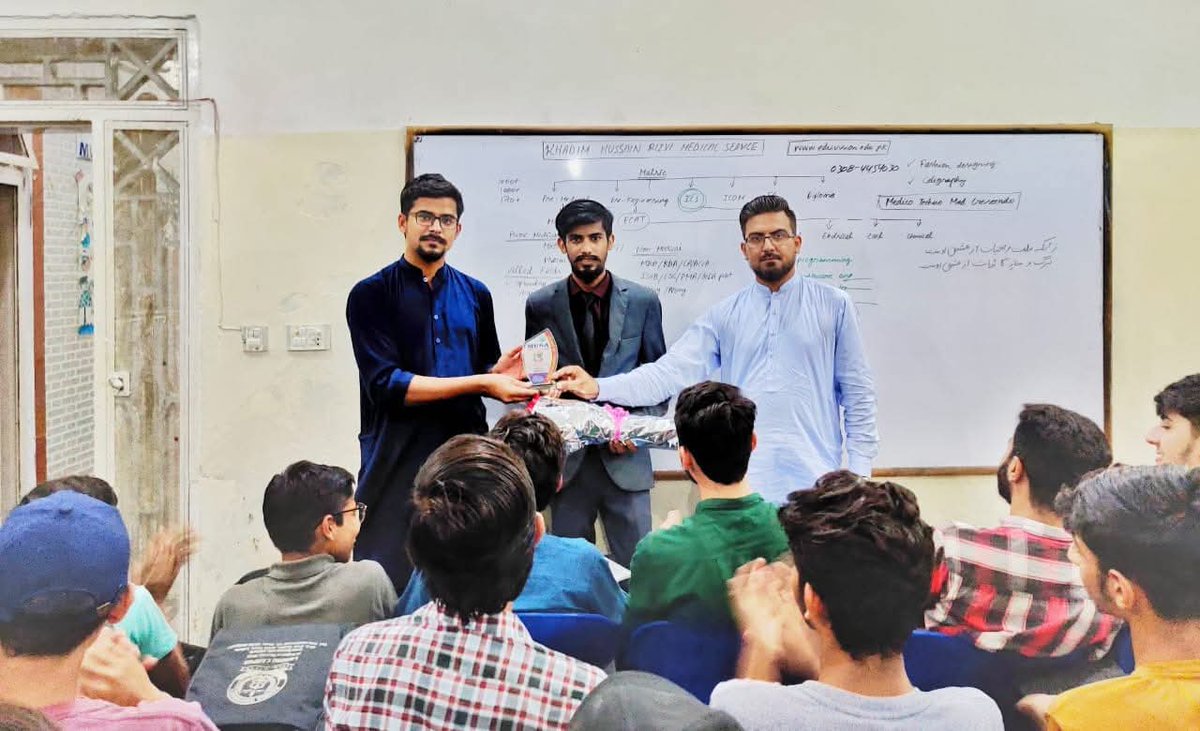 AKHREWS's tweet photo. 1st October 2023
Receiving shield and bouquet of flowers from owners (Mr. Awais Sharif and Mr. Adrees Sharif) of Musa Science Academy after successful career counselling session to students organised by Allama KHR Educational and Welfare Services Pakistan. 

#AKHREWS https://t.co/w9niQeuMN4