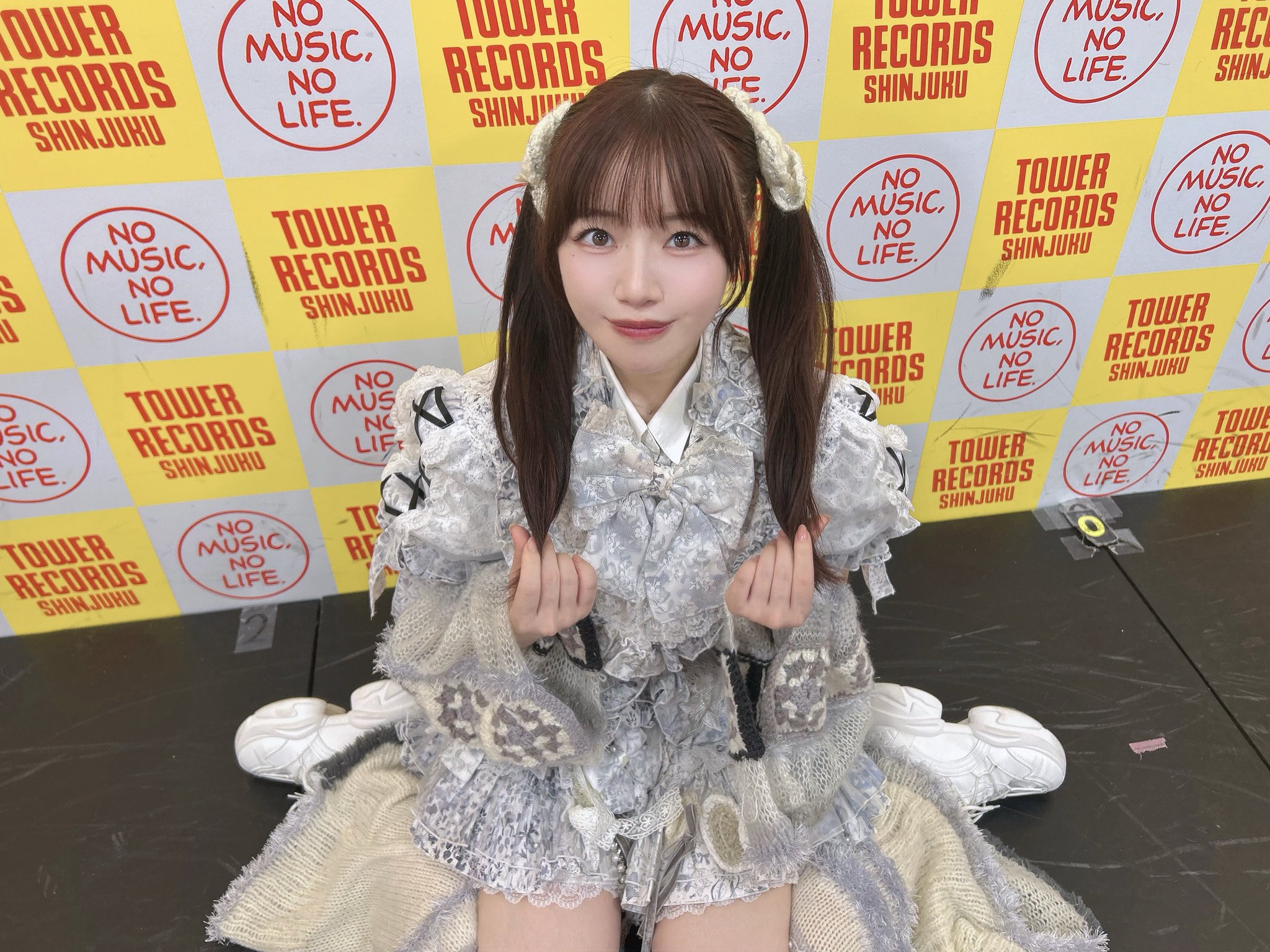 ꧁蝶よ花よ..恋桜.*ೄ ❀´-꧂専用✨希少貴重✨野生パロサント 蝶よ花よじゃいられない - song and lyrics by 御台場女学校