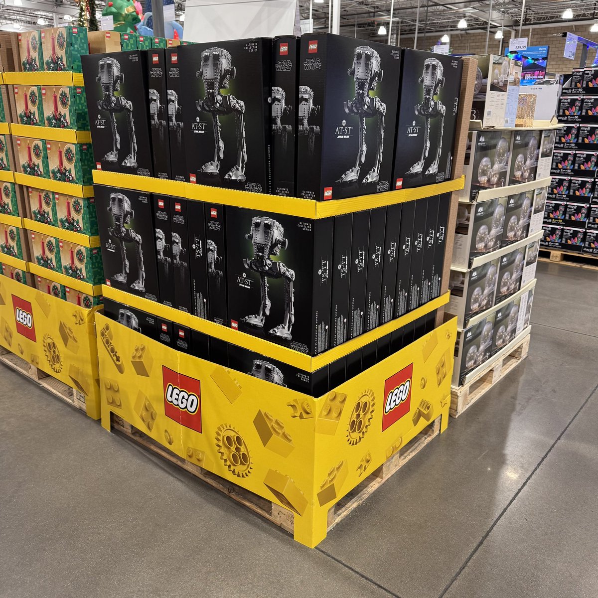 InPursuitofToys's tweet photo. The LEGO Star Wars AT-ST UCS set is popping up at Costco stores for $169.99. Found these in Chandler, AZ.
#lego #legostarwars #legominifigures #legos #legonews #starwars #starwarstoys #atst #toys #toynews #toycollector #toycommunity #inpursuitoftoys https://t.co/LG58RVImvq