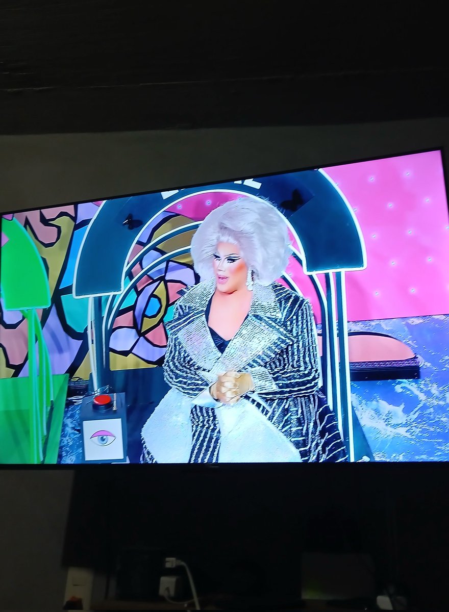 Briansaurio_'s tweet image. Pinche Letal va de entre Liza Zan Zuzzi, Silvia Pinal y el hada madrina de Shrek #LMD7