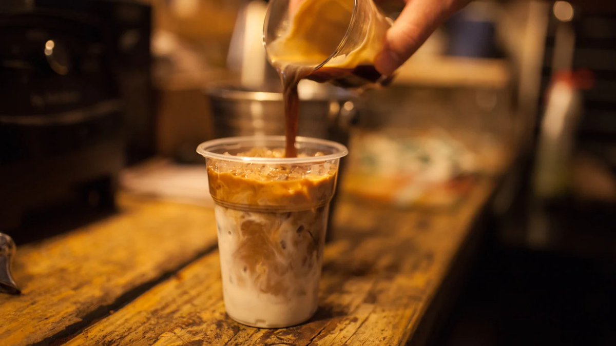 javakidz24's tweet image. Coffee shops in 2025 are evolving: from sustainable sourcing &amp;amp; eco-packaging to digital ordering, specialty brews &amp;amp; new café formats. Curious what’s brewing next? Read more → linkedin.com/pulse/coffee-s… #Coffee #JavaKidz #CoffeeTrens #CoffeeShops #CoffeeNews #CoffeeLover