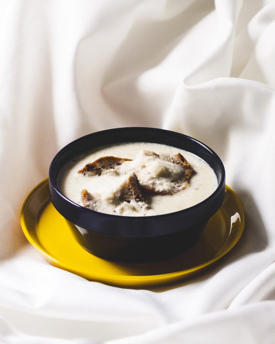 スープストックトーキョーのアートから生まれたスープ、せっかくなのでUberしてお家で盛り付けてみたんだけどとっても可愛いし美味しいし大満足。

ゴッホの玉ねぎとフェルメールの牛乳を注ぐ女それぞれの色味イメージして◎

中川政七商店で買ったHASAMIのお皿が大活躍🙌